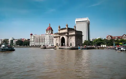 Gateway of India on the Mumbai waterfront seen from the sea