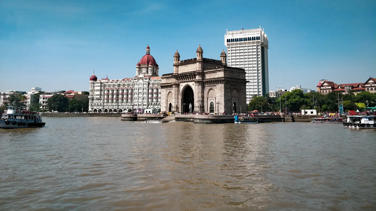 Gateway of India on the Mumbai waterfront seen from the sea