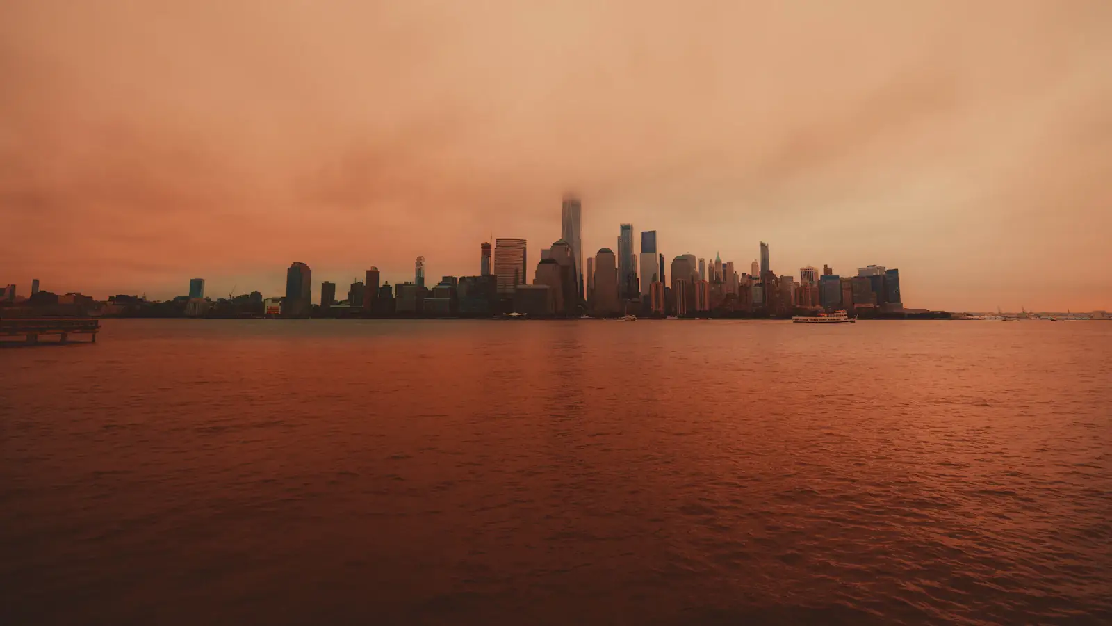 Golden haze over Manhattan skyscrapers, New York financial hub for stablecoin investment