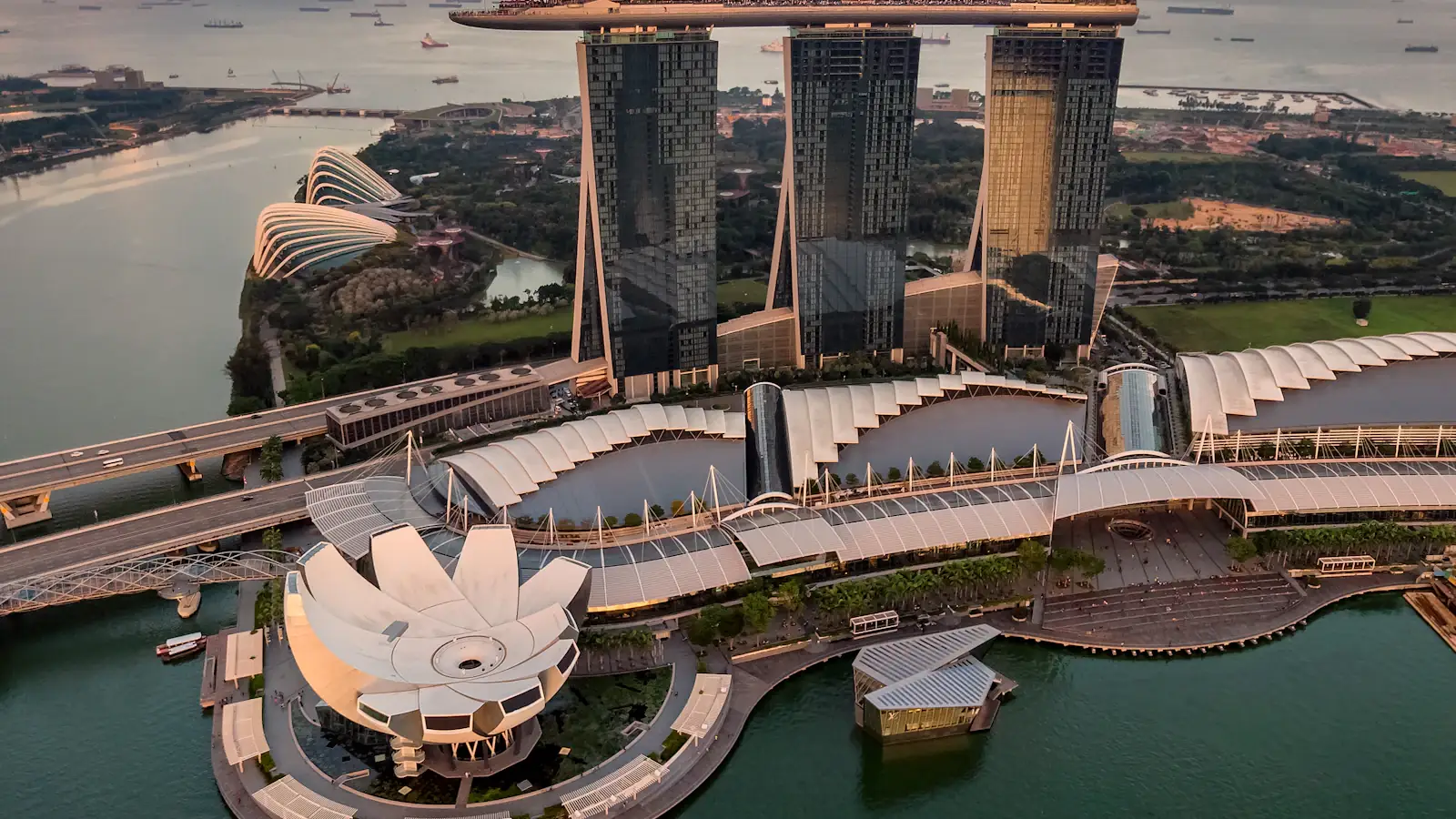 Singapore Marina Bay skyline at sunset, a centre of Asian stablecoin rules
