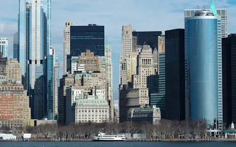 New York City towers rising over the water, heart of the leading US fintech companies